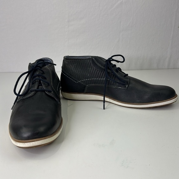 Florsheim Black Chukka Boots with Modern Design - Picture 2 of 14